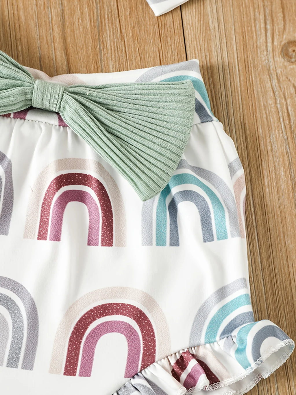 Conjunto Bebê Menina 3 Peças – Body Sem Manga e Shorts Estampado