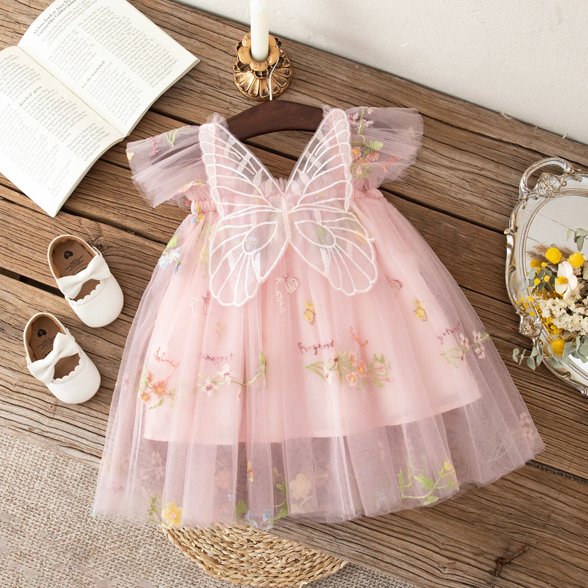 Vestido Infantil Floral com Tule – Elegância para Pequenas Princesas