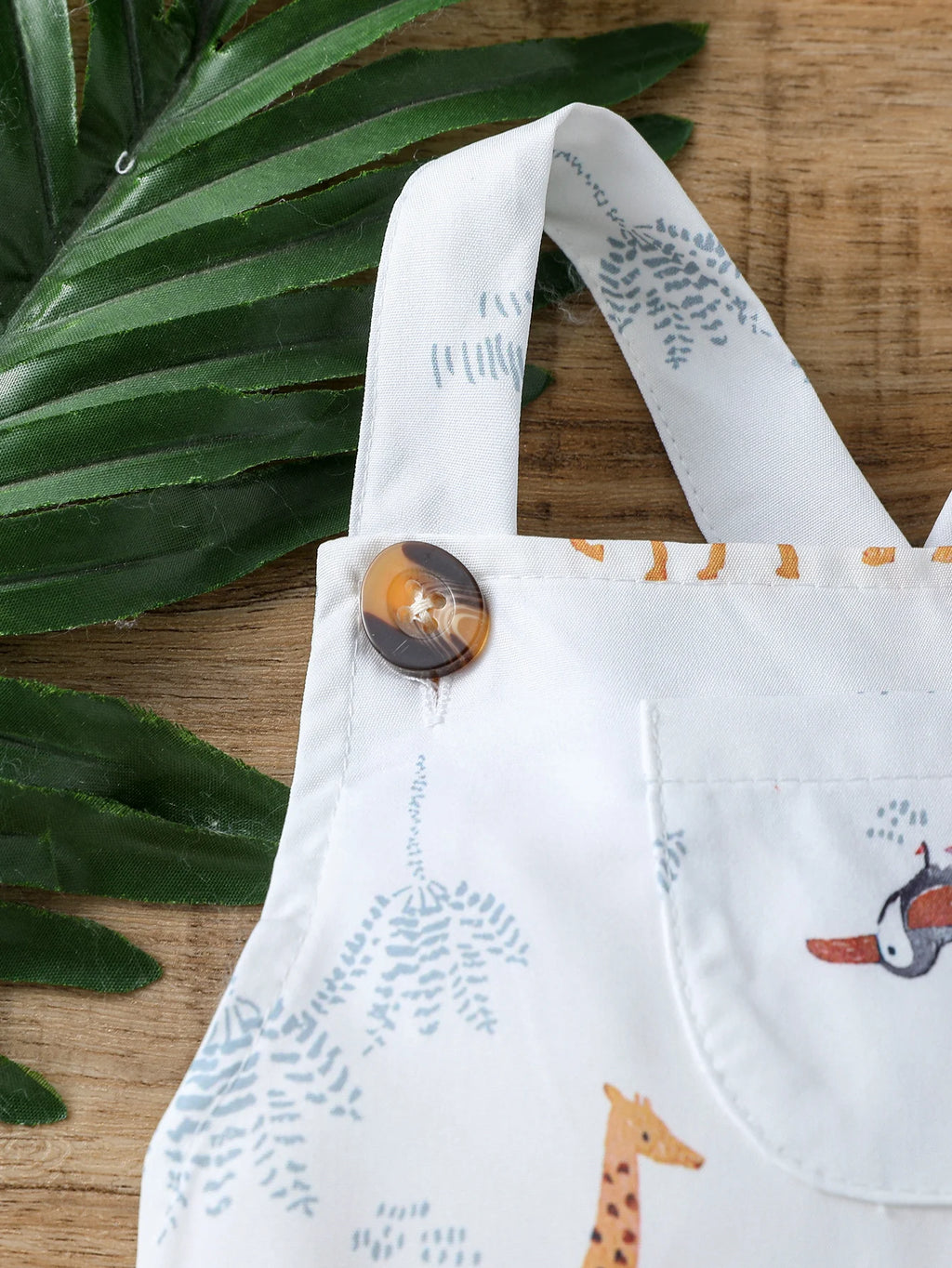 Conjunto Bebê Menino 2 Peças – Macacão de Verão Estampado + Chapéu, Confortável e Casual | 1–3 Anos