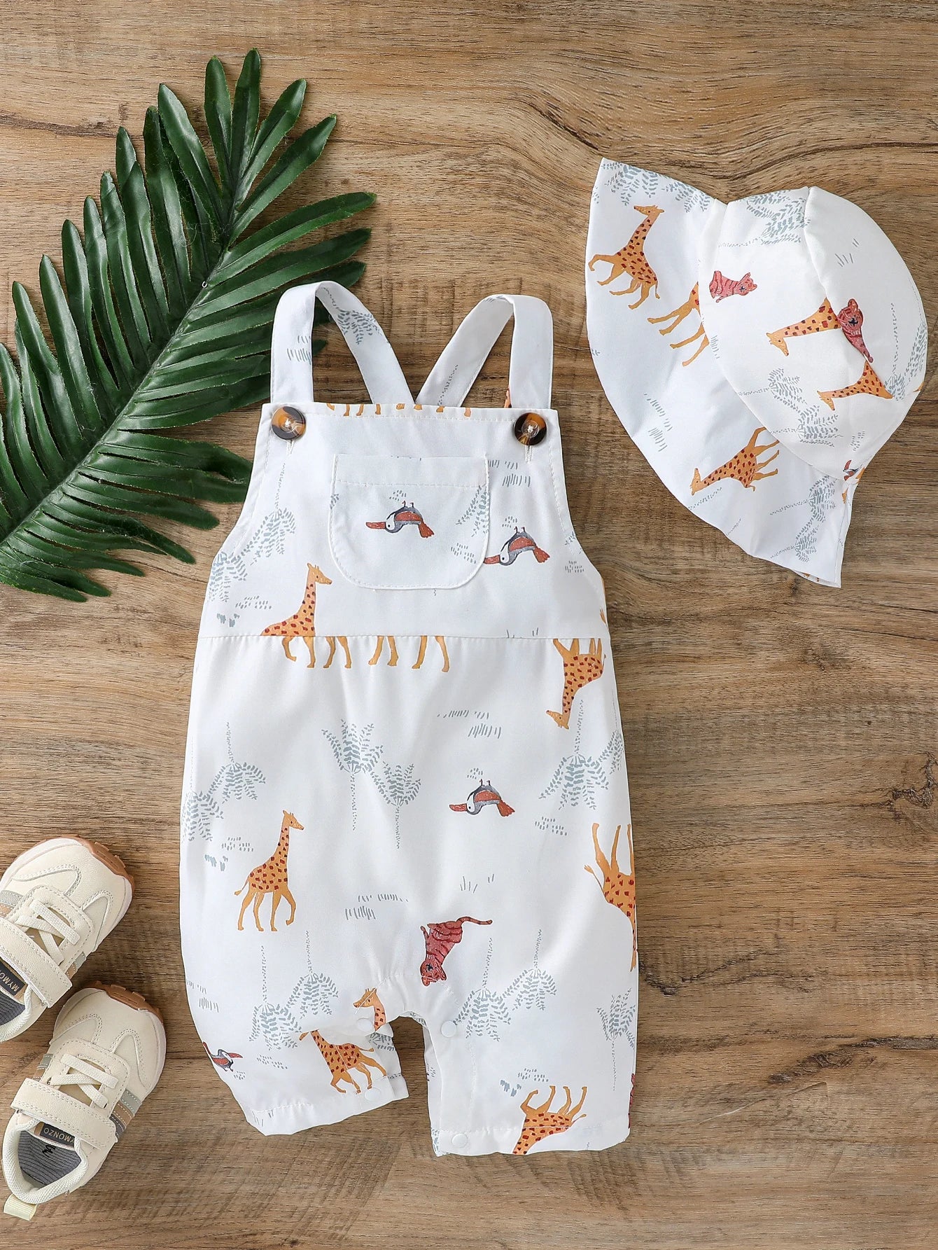 Conjunto Bebê Menino 2 Peças – Macacão de Verão Estampado + Chapéu, Confortável e Casual | 1–3 Anos