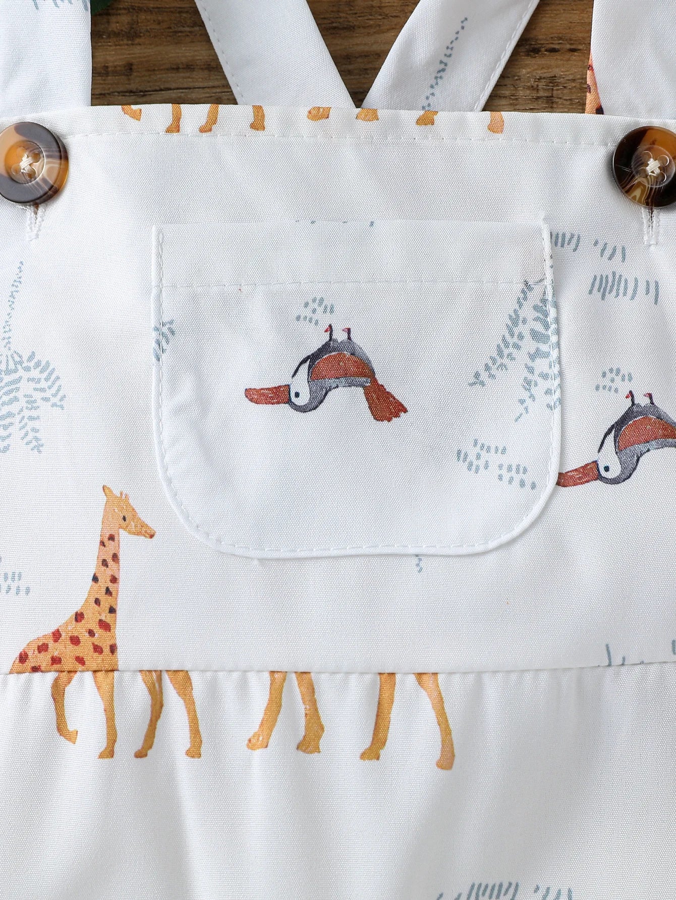 Conjunto Bebê Menino 2 Peças – Macacão de Verão Estampado + Chapéu, Confortável e Casual | 1–3 Anos