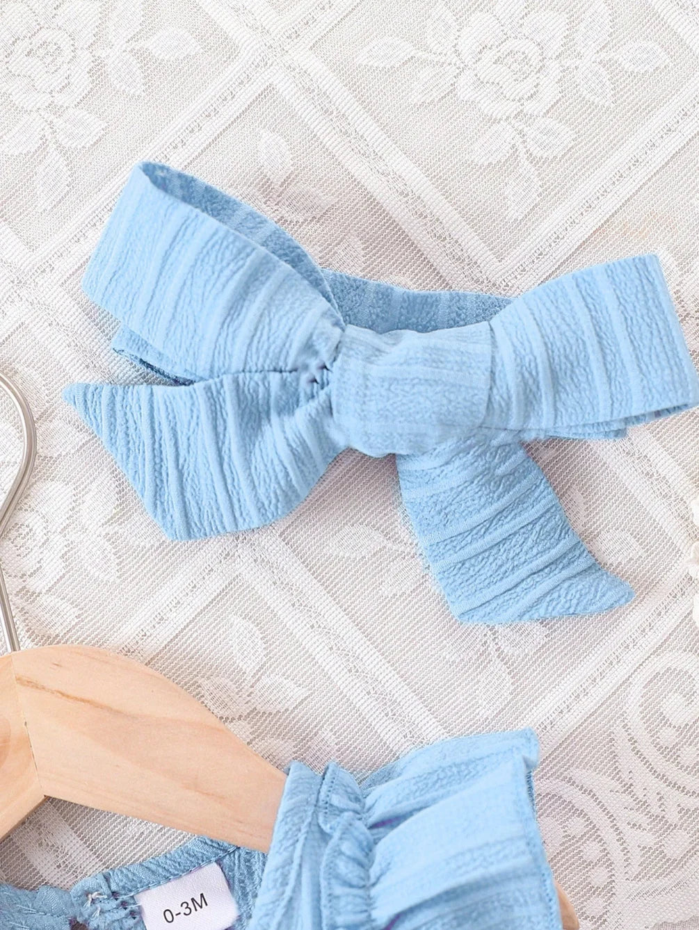 Vestido Infantil com Babados e Laço – Charme e Conforto para o Verão
